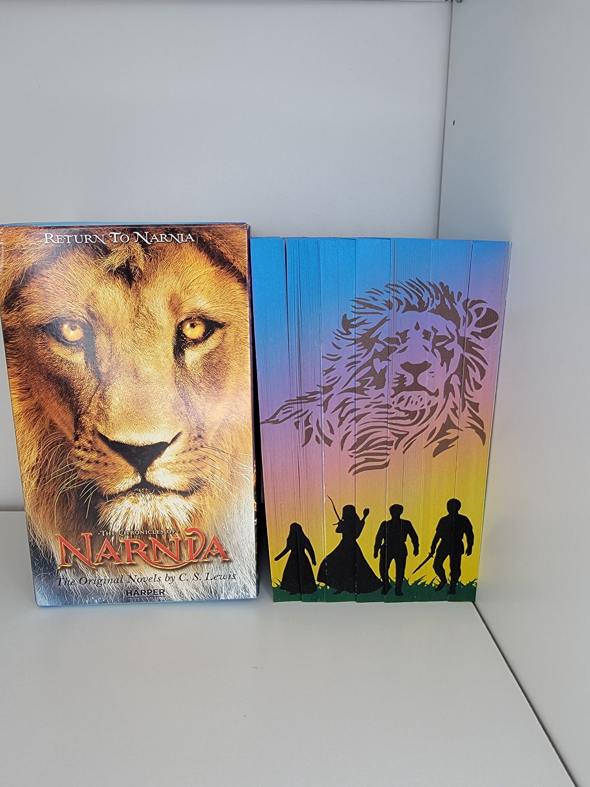 Chronicles of Narnia Sprayed Edge Set