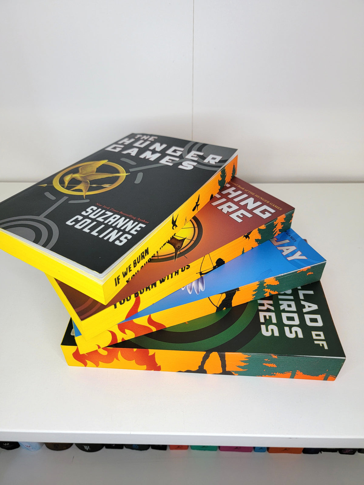 The Hunger Games Sprayed Edge Set