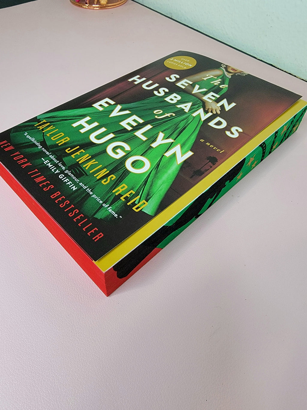 The Seven Husbands of Evelyn Hugo Sprayed Edge Book