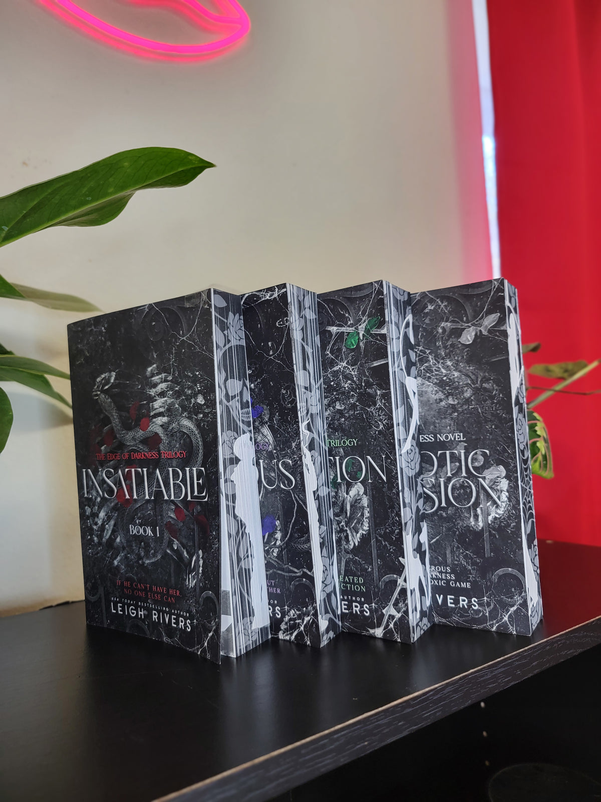 The Edge of Darkness Sprayed Edge Set
