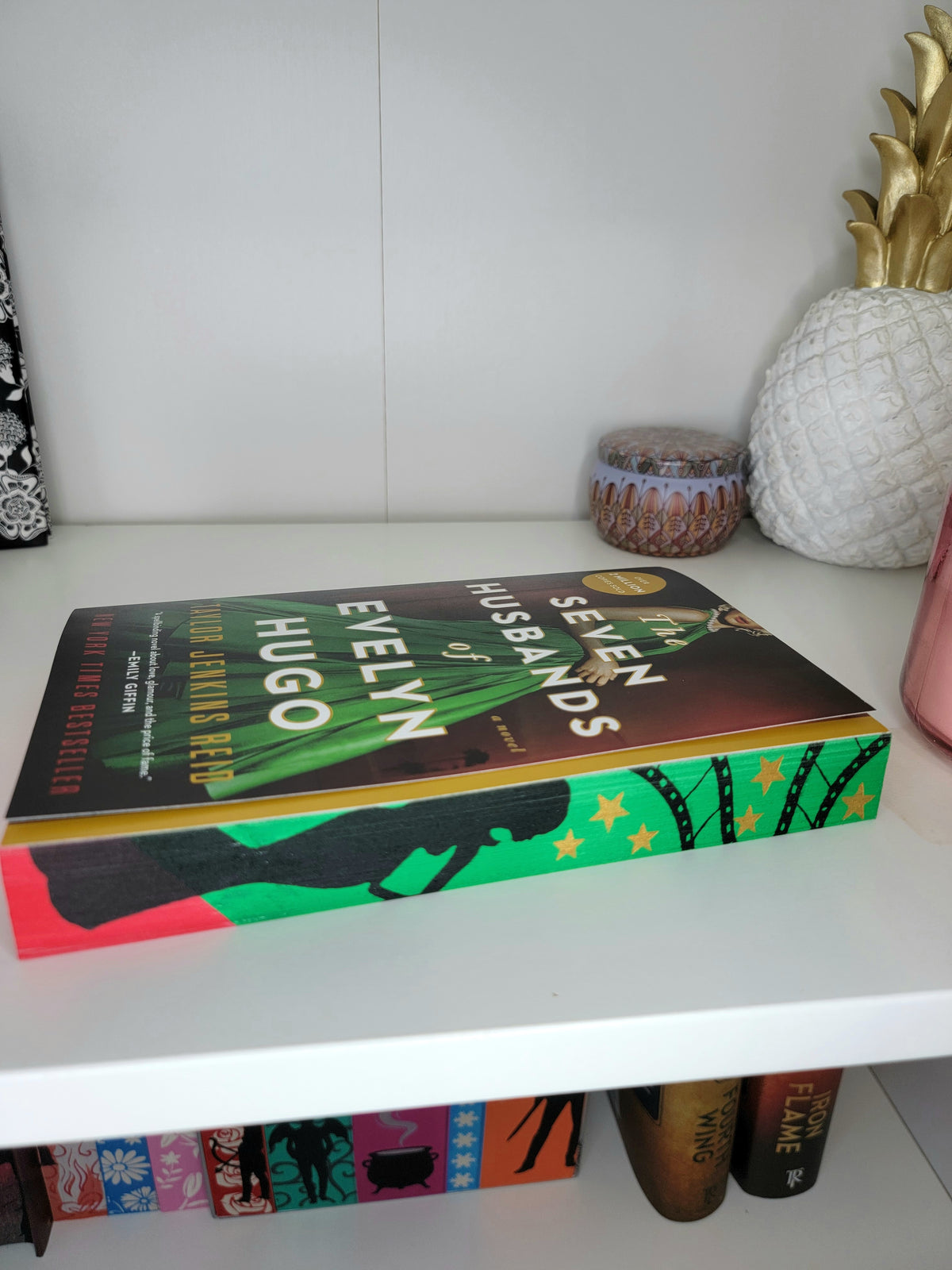 The Seven Husbands of Evelyn Hugo Sprayed Edge Book