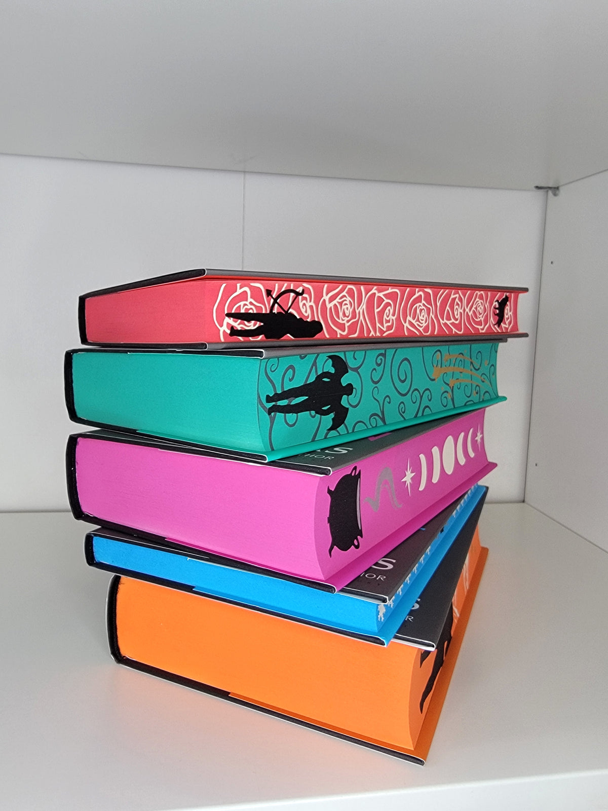 A Court of Thorns and Roses Sprayed Edge Book Set
