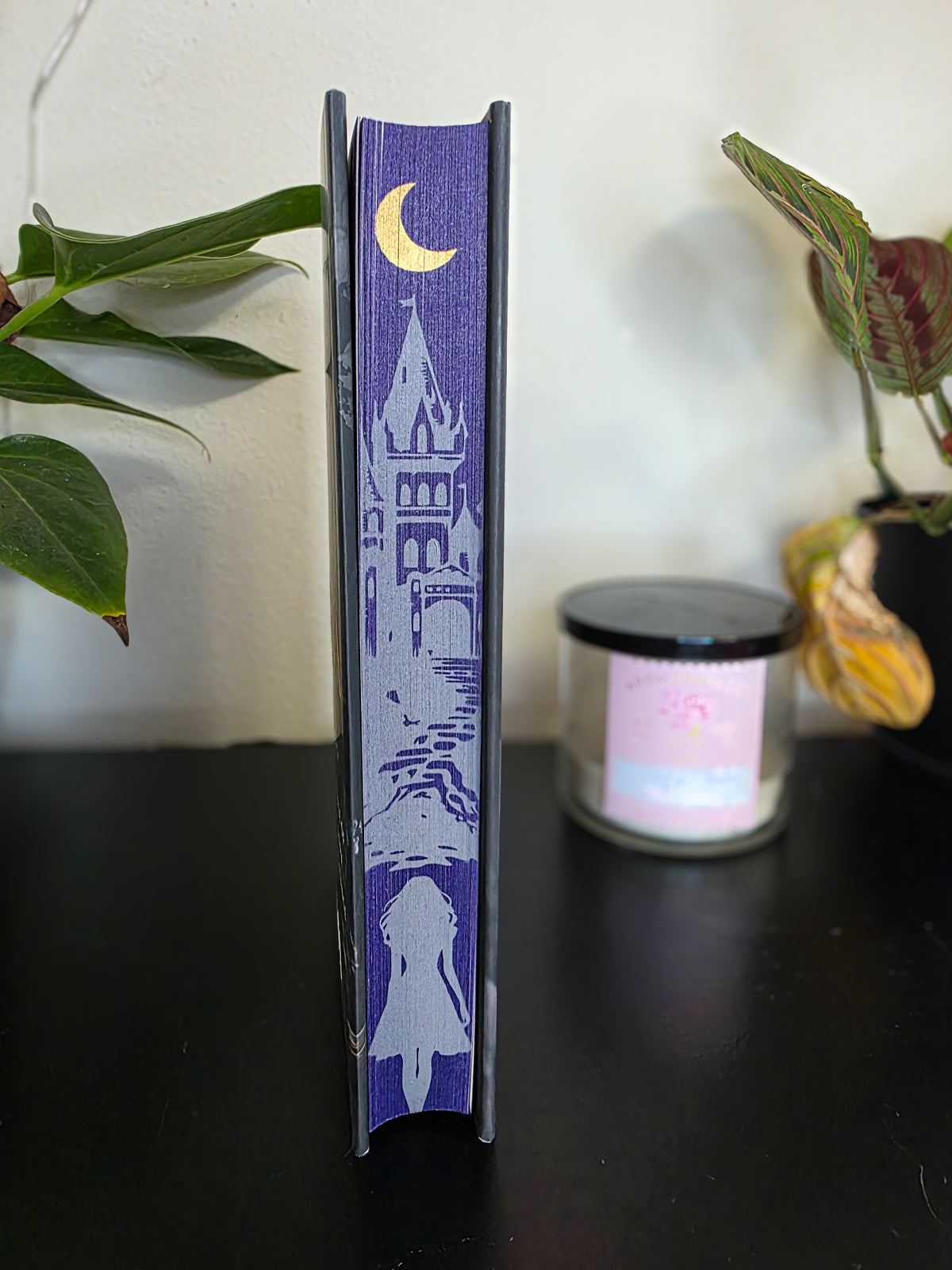 Gothikana Sprayed Edge Book